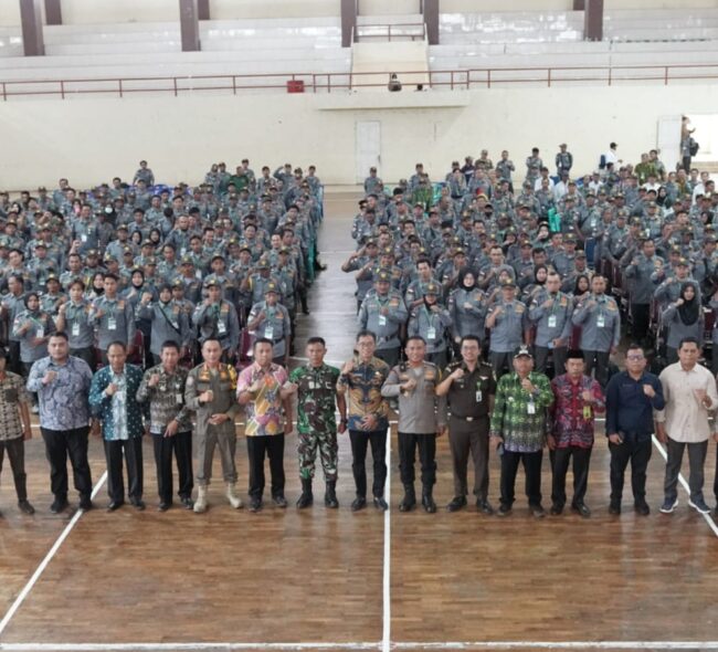 Dukung Pelaksanaan Pilkada, Satpol PP Paser Berikan Pembekalan 490 Satlinmas