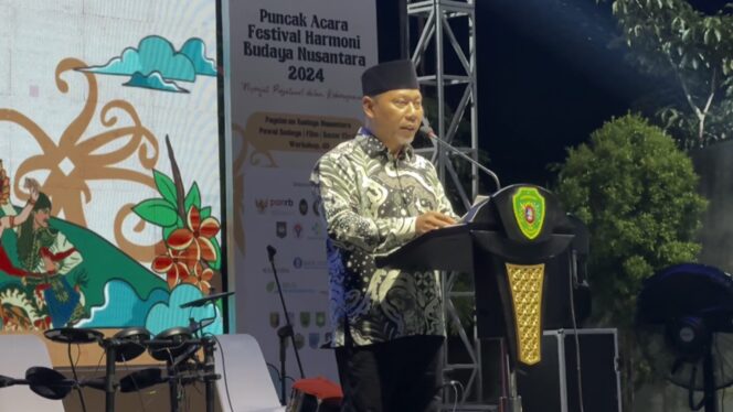 
					Foto:  Deputi Bidang Koordinasi Revolusi Mental dan Kemajuan Olahraga Kementerian Koordinator Bidang Pembangunan Manusia dan Kebudayaan, Prof. Warsito. (DOK. CahayaBorneo.com)