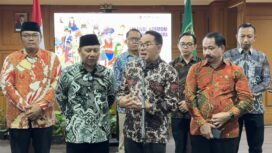 Foto: Penjabat (Pj) Bupati PPU, Makmur Marbun melaksanakan konferensi pers. (DOK. Cahayaborneo.com)