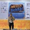 Foto: Kasat Lantas AKP Rhondy Hermawan menerangkan tentang pentingnya safety riding kepada siswa-siswi SMA/SMK sederajat. (DOK. CahayaBorneo.com)