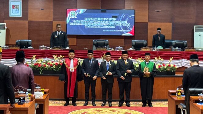 
					Foto: Dewan Perwakilan Rakyat Daerah (DPRD) Kabupaten Penajam Paser Utara (PPU) menggelar rapat paripurna pengucapan sumpah atau janji pimpinan DPRD PPU periode 2024-2029. (DOK. CahayaBorneo.com)