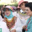 Foto: Kunjungan Ibu Iriana dan rombongan di Kecamatan Sepaku. (DOK. Istimewa)