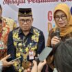 Foto: Penjabat (Pj) Bupati PPU, Makmur Marbun melaksanakan konferensi pers. (DOK. Cahayaborneo.com)