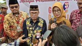 Foto: Penjabat (Pj) Bupati PPU, Makmur Marbun melaksanakan konferensi pers. (DOK. Cahayaborneo.com)