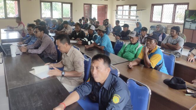 
					Foto: Badan Perencanaan, Penelitian, dan Pengembangan (Bapelitbang) Kabupaten Penajam Paser Utara (PPU) menggelar sosialisasi untuk memperkuat sektor pertanian. (DOK. HUMAS PPU)