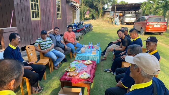 
					Foto: Ikatan Keluarga Toraja Kenangan (IKAT KENANGAN) Kabupaten Penajam Paser Utara (PPU) menggelar deklarasi Pilkada 2024 damai. (DOK. Istimewa)