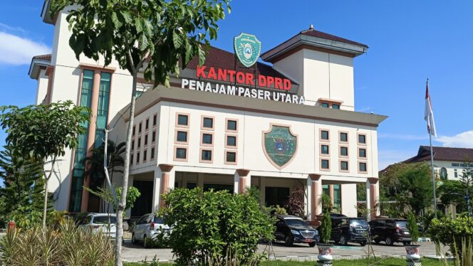 
					Foto: Kantor Dewan Perwakilan Rakyat Daerah (DPRD) Penajam Paser Utara (PPU). (DOK. CahayaBorneo.com)
