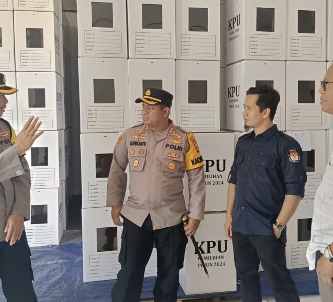 Kapolres PPU Pastikan Kesiapan Logistik Pilkada di Gudang KPU Jelang Pemungutan Suara