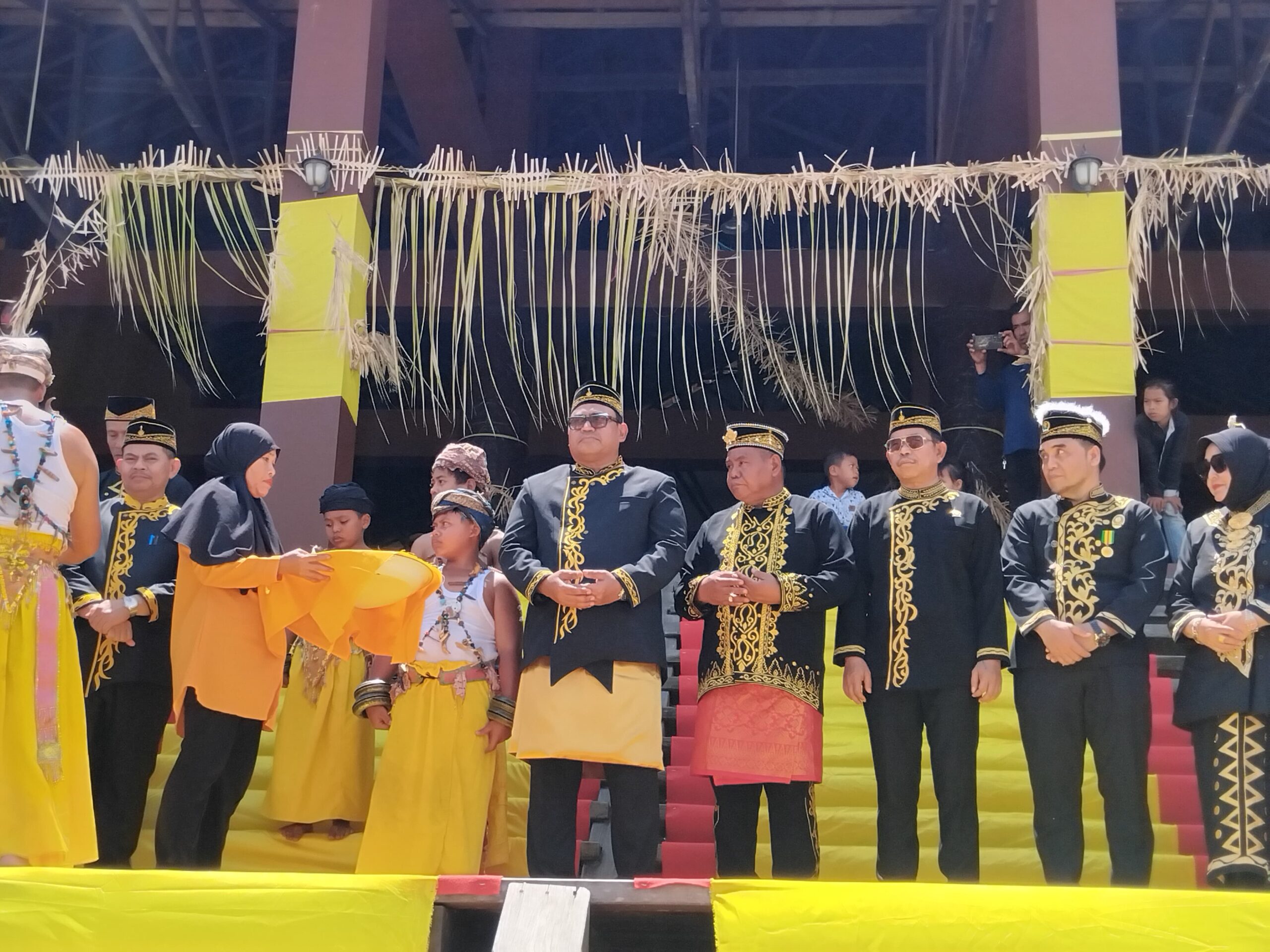 Penjabat (Pj) Bupati PPU, Muhammad Zainal Arifin pada saat penutupan Festival Nondoi tahunan. (Dok: CahayaBorneo/AJI)