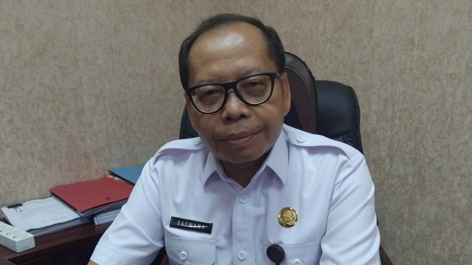 Kepala DLH PPU, Safwana, pada saat di temui dikantornya. (Dok: CahayaBorneo/AJI)