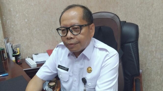 
					Kepala DLH PPU Safwana, pada saat ditemui di kantornya (Dok: CahayaBorneoAJI)