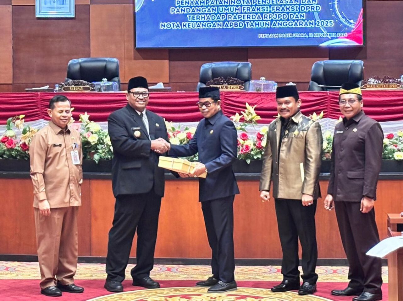 Penjabat (Pj) Bupati PPU, Zainal Arifin, pada saat rapat di Gedung Paripurna DPRD PPU (Dok : CahayaBorneo/AJI)