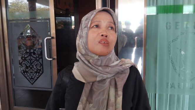 
					Sekretaris Disdukcapil PPU, Mawar, pada saat kegiatan rapat di Gedung Paripurna DPRD PPU. (Dok : CahayaBorneo/AJI)