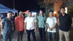 Putri Parawisata Kalimantan Timur, Nabila, bersama dengan kepala Dinas Disperindagkop di pasar induk. (Dok : CahayaBorneo/AJI)