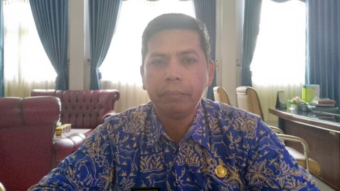 
					Kepala Bidang Perikanan Budidaya dan Lingkungan Hidup Diskan PPU, Musakkar Mulyadi pada saat di wawancarai di kantor Diskan. (Dok : CahayaBorneo/AJI)