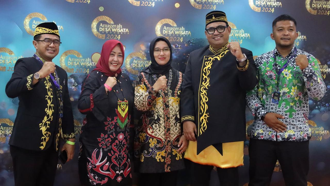 Malam anugerah ADWI 2024 yang di selengarakan di Teater Tanah Airku, Taman Mini Indonesia Indah (TMII) Jakarta, di hadiri Pj Bupati PPU Zainal Arifin, pada Minggu (17/11/2024).