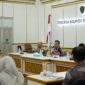 Penyampaian arahan teknis terkait pelaksanaan Desk Pilkada 2024 pada rapat koordinasi (Rakor) yang digelar di kantor Bupati PPU, Jumat, (22/11/2024). (Dok. Humas PPU)