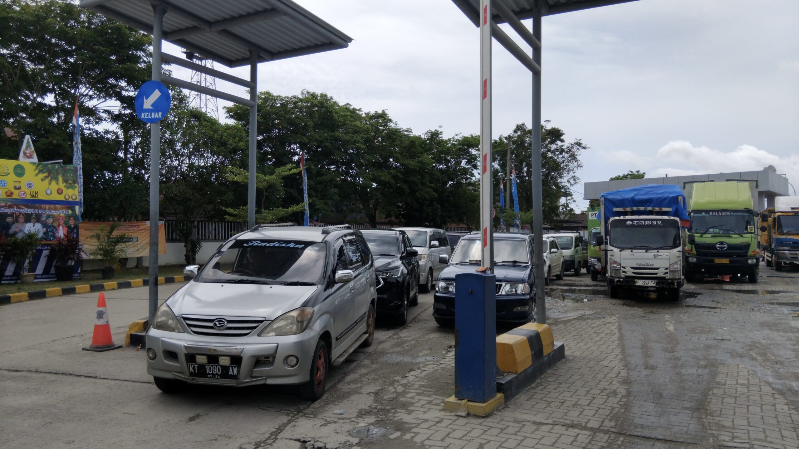 Keadaan pelabuhan Ferry menjelang Nataru. (Dok : CahayaBorneo/AJI)