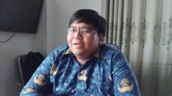 Kepala Bidang Bina Marga Dinas Pekerjaan Umum dan Penataan Ruang (PUPR) PPU, Petriandy Ponganton Pasulu pada saat ditemui di kantor PUPR PPU (Dok : CahayaBorneo/AJI)