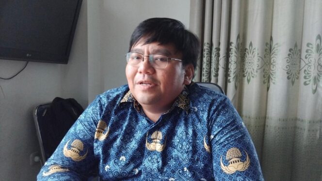 
					Kepala Bidang Bina Marga Dinas Pekerjaan Umum dan Penataan Ruang (PUPR) PPU, Petriandy Ponganton Pasulu pada saat ditemui di kantor PUPR PPU (Dok : CahayaBorneo/AJI)