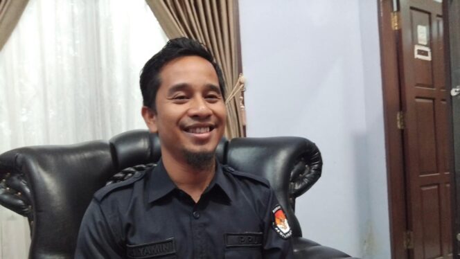 
					Ketua KPU PPU, Ali Yamin Ishak, pada saat ditemui di kantor KPU PPU. (Dok : CahayaBorneo/AJI)
