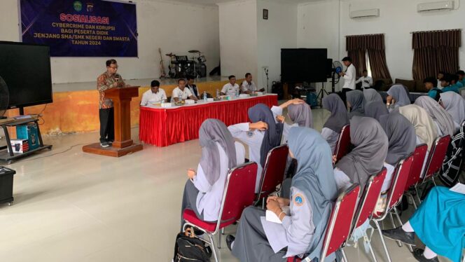 
					Kegiatan sosialisasi Polres PPU di SMK 2 Kec. Penajam (Dok : Istimewa)Foto : kegiatan sosialisasi Polres PPU di SMK 2 Kec. Penajam (Dok : Istimewa)