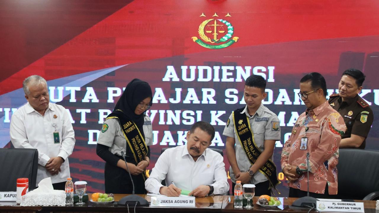 Jaksa Agung Dukung Edukasi Hukum Sejak Dini Saat Terima Kunjungan Duta Pelajar Sadar Hukum Kalimantan Timur 2024. (Dok.Istimewa)