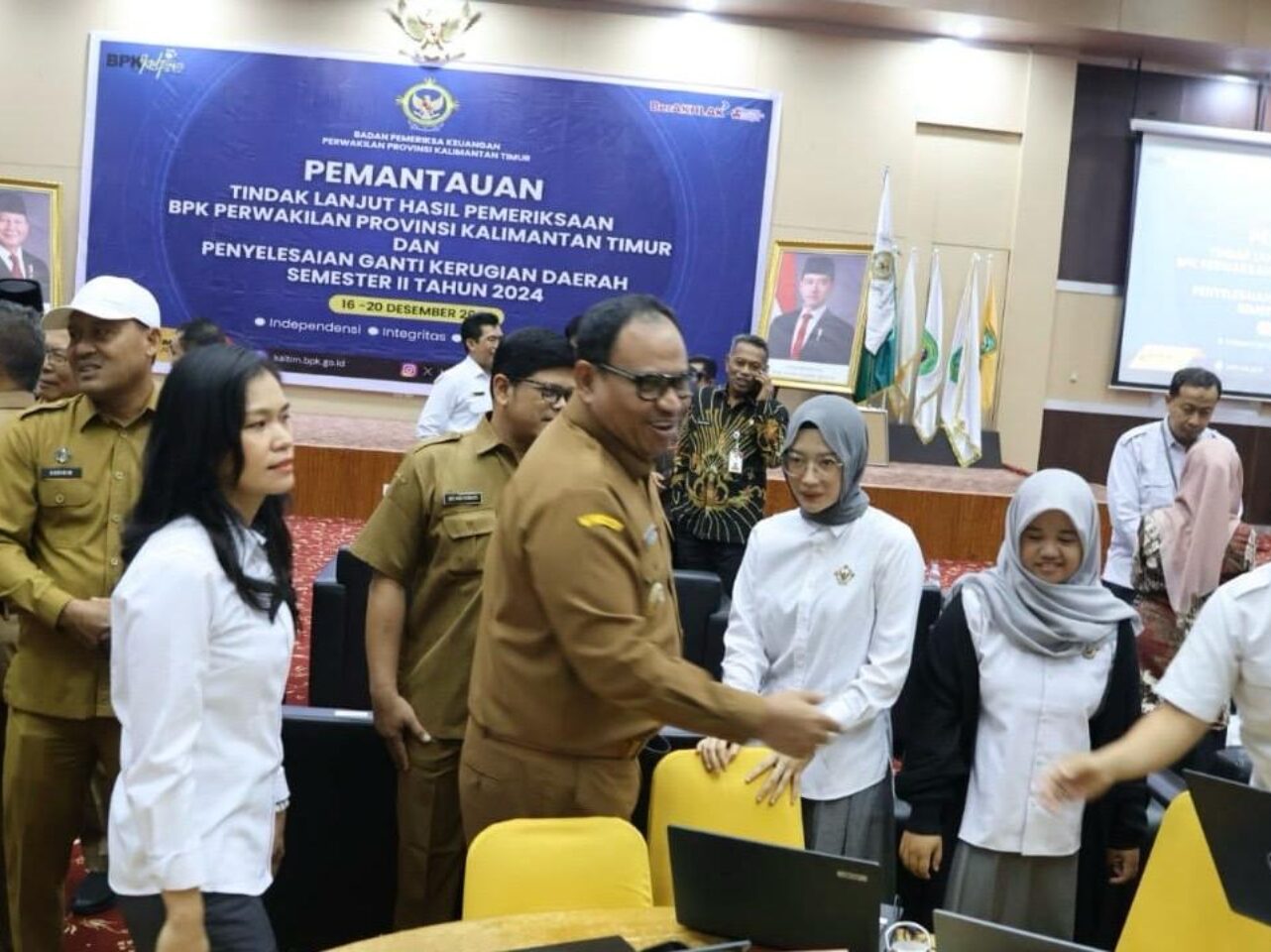 Penjabat (Pj) Bupati PPU, Zainal Arifin menghadiri Pemantauan Tindak Lanjut Hasil Pemeriksaan Badan Pemeriksa Keuangan (BPK) RI, di Kantor BPK Perwakilan Kaltim, Samarinda, Senin, (16/12/2024). (Dok. Humas PPU)