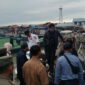 Ketua DPRD, Rauf Muin pada saat kegiatan pemantauan secara langsung di Pelabuhan Klotok dan Speed. (Dok : CahayaBorneo/AJI)