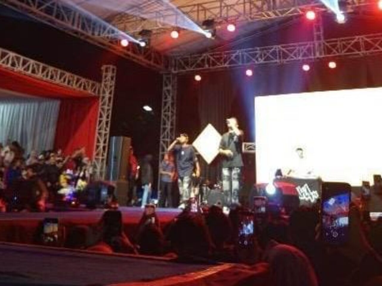 Konser NDX A.K.A di depan Stadion Panglima Sentik PPU. (Dok. CahayaBorneo/AJI)