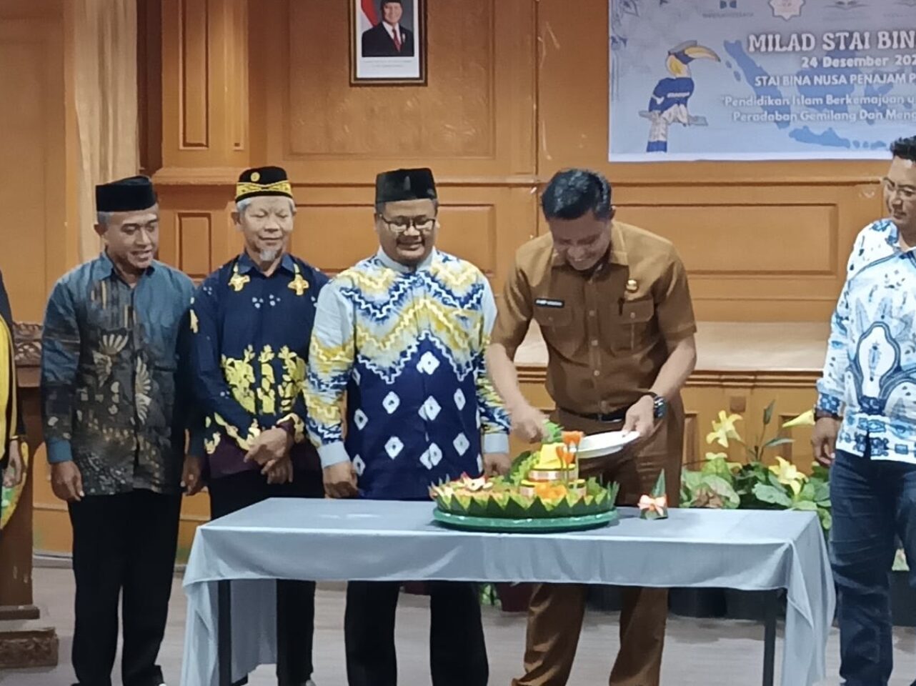 Kegiatan diskusi bersama Disdikpora dengan para mahasiswa (Dok : CahayaBorneo/AJI)