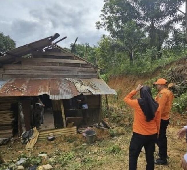 Hujan Deras Picu Longsor di Semoi 2, Rumah Warga Rusak Parah