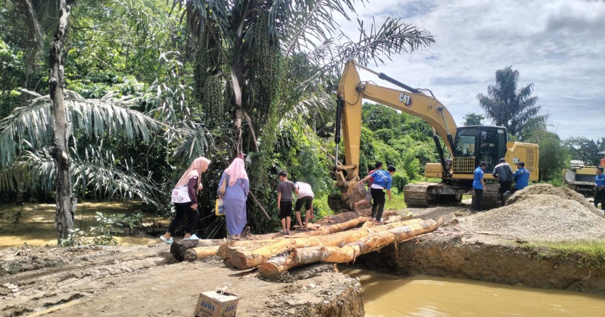 Bencana Longsor Mengakibatkan Akses Jalan Kelurahan Sepan dan Desa Bukit Subur Lumpuh