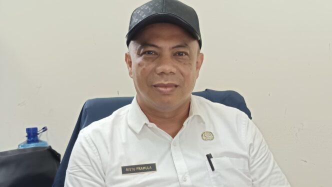 
					 

Foto : Kepala Bidang Peternakan dan Kesehatan Hewan Distan PPU, Ristu Pramula, pada saat ditemui di kantornya (Dok: CahayaBorneo/AJI)