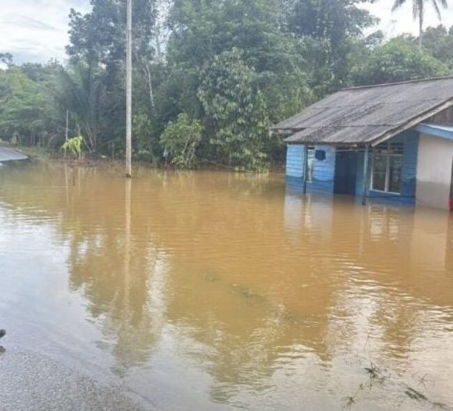 Hujan Deras Sebabkan Banjir di Penajam, Ratusan Keluarga Mengungsi