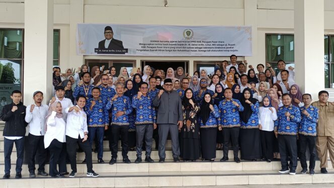 
					Foto PJ Bupati PPU bersama dengan anggota DPRD PPU dan Sekwan PPU (Dok : CahayaBorneo/AJI)