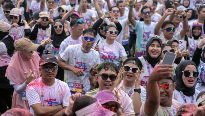 
					Suasana dalam Party Run by B’DermaBeauty & Dyza Beauty. (Dokumen: Ist)