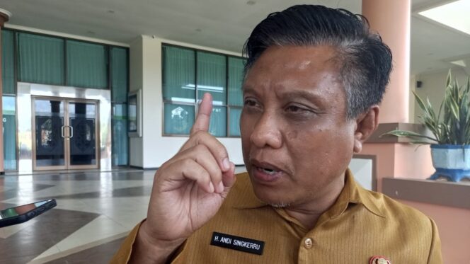 
					Kepala Dinas Pendidikan Pemuda dan Olahraga (Disdikpora) PPU, Andi Singkerru, pada saat diwawancarai awak media (Dok : istimewa)