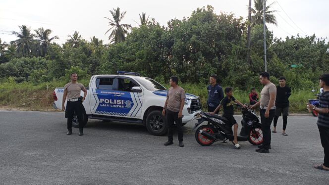
					Kegiatan razia knalpot brong oleh Satlantas Polres PPU di Costel Road Nipah Nipah (Dok : CahayaBorneo/AJI)
