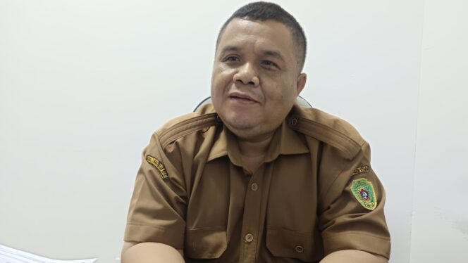 
					Kepala Bidang Tata Lingkungan Hidup, Rochmat Agus Purwanto, pada saat ditemui di kantornya (Dok : CahayaBorneo/AJI)