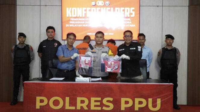 
					

Foto: Tersangka berinisial S dan A yang telah diamankan oleh Polres PPU (Dok: HUMAS POLRES PPU)