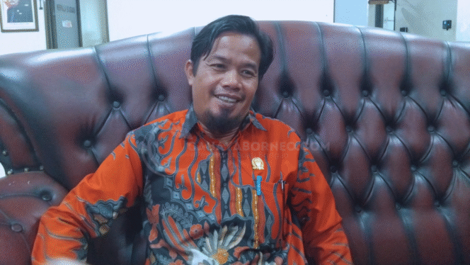 
					Foto: Anggota DPRD PPU, Ishak Rahman pada saat ditemui di kantor DPRD PPU (Dok : CahayaBorneo/AJI)
