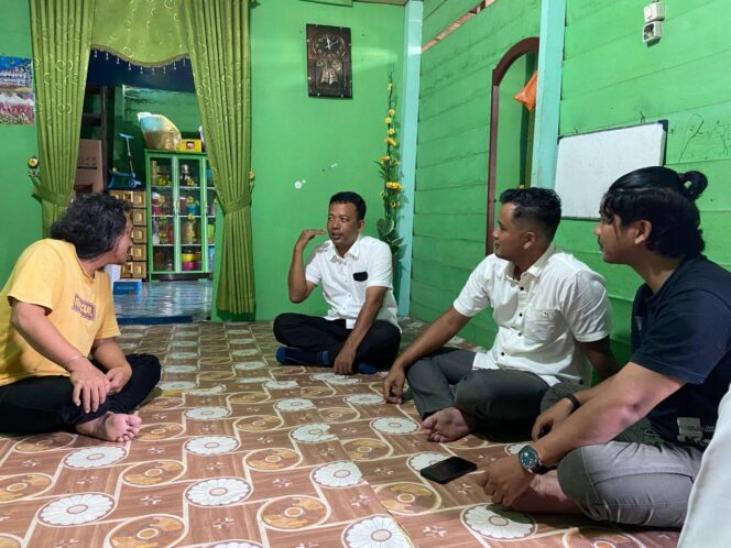 
					Foto: Polres Penajam Paser Utara (PPU) menggandeng berbagai elemen masyarakat dalam rangka mendukung kelancaran dan kesuksesan Pemilihan Kepala Desa (Pilkades) PAW Babulu Laut. (DOK. Istimewa)