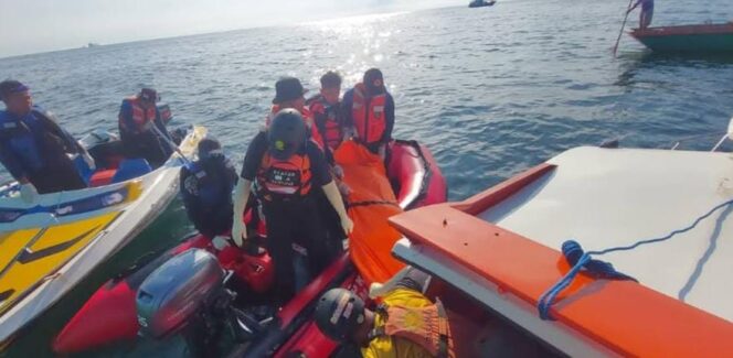 
					foto : penemuan mayat di tanjung Jumlai yang telah mengambang (Dok : Istimewa)