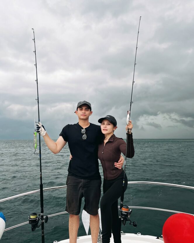 
					Omara Estghla dan Prilly Latuconsina saat memancing bersama, sumber: instagram/prillylatuconsina96