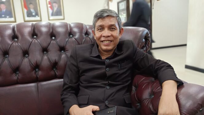 
					foto : Ketua Komisi II DPRD PPU, Thohiron pada saat ditemui di kantor DPRD PPU (Dok :CahayaBorneo/AJI)