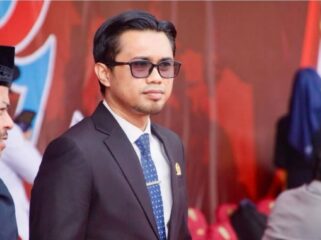 foto : Anggota DPRD PPU, Bijak Ilhamdani pada saat bertemu di halaman Kantor Bupati PPU (Dok: Istimewa)
