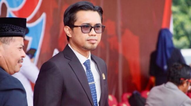 foto : Anggota DPRD PPU, Bijak Ilhamdani pada saat bertemu di halaman Kantor Bupati PPU (Dok: Istimewa)