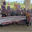 foto : Aksi demontrasi yang dilaksanakan depan kantor DPRD PPU (Dok : CahayaBorneo/AJI)