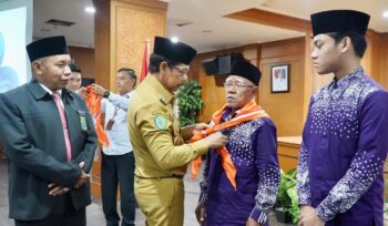 Foto: Wakil Bupati PPU, Abdul Waris Muin saat pelepasan jamaah haji (Dok. HumasPPU)